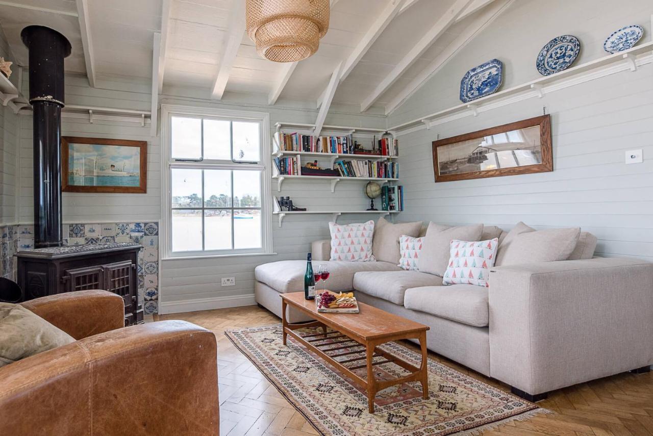 The Boathouse In Felixstowe Ferry - Stunning Waterfront Property Exterior photo