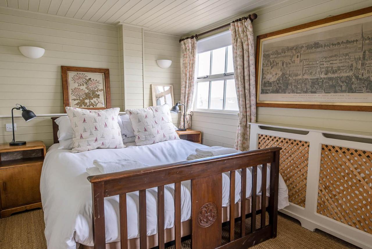 The Boathouse In Felixstowe Ferry - Stunning Waterfront Property Exterior photo