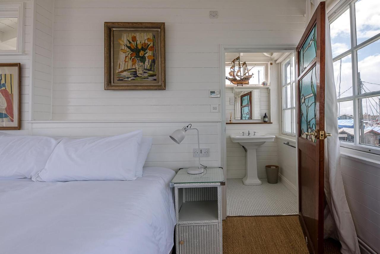 The Boathouse In Felixstowe Ferry - Stunning Waterfront Property Exterior photo