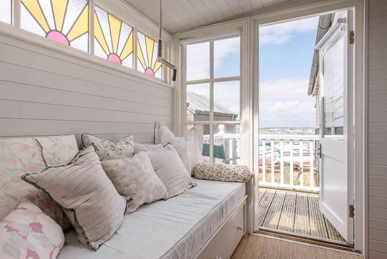 The Boathouse In Felixstowe Ferry - Stunning Waterfront Property Exterior photo