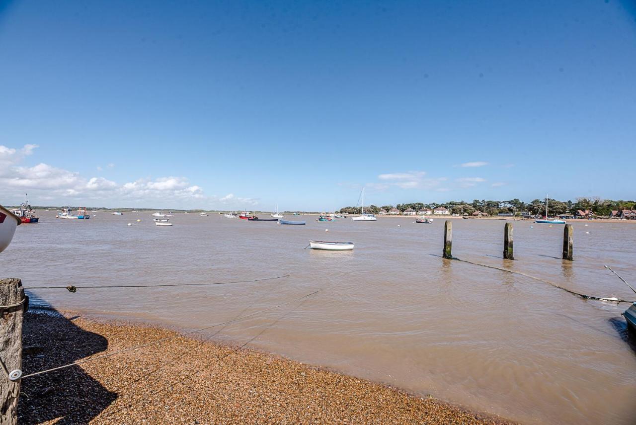 The Boathouse In Felixstowe Ferry - Stunning Waterfront Property Exterior photo